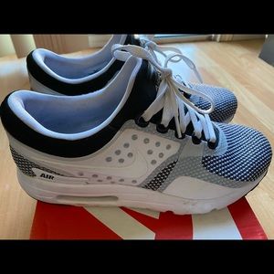 Nike Air Max Zero Essential